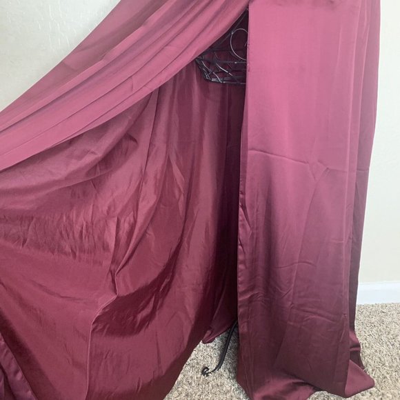 White Vera Wang Wine Red Halter Neck Formal Gown Prom Back Slit - Picture 9 of 15